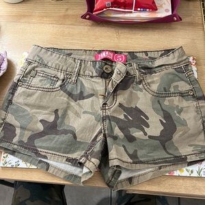 Cute junior size 5 Army Green jean shorts✨💚